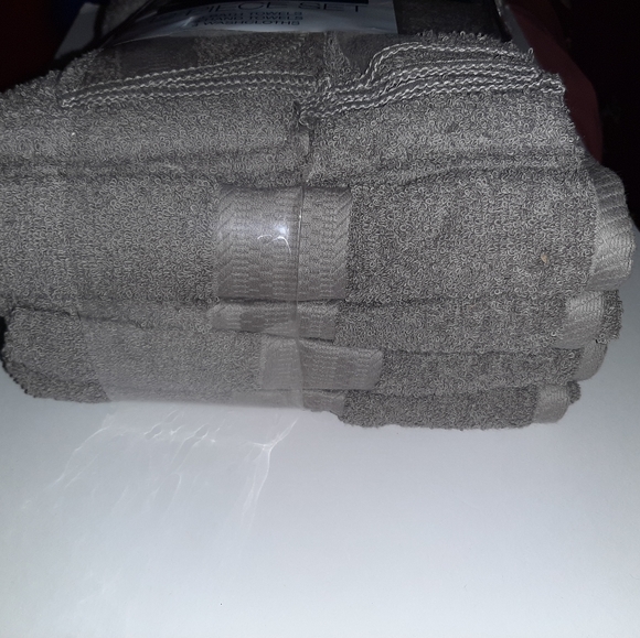 Kohl's 12 piece Bath Towel Set - Picture 2 of 5